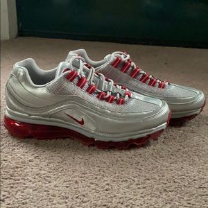 Nike Air Max 24/7 silver/red sz 9